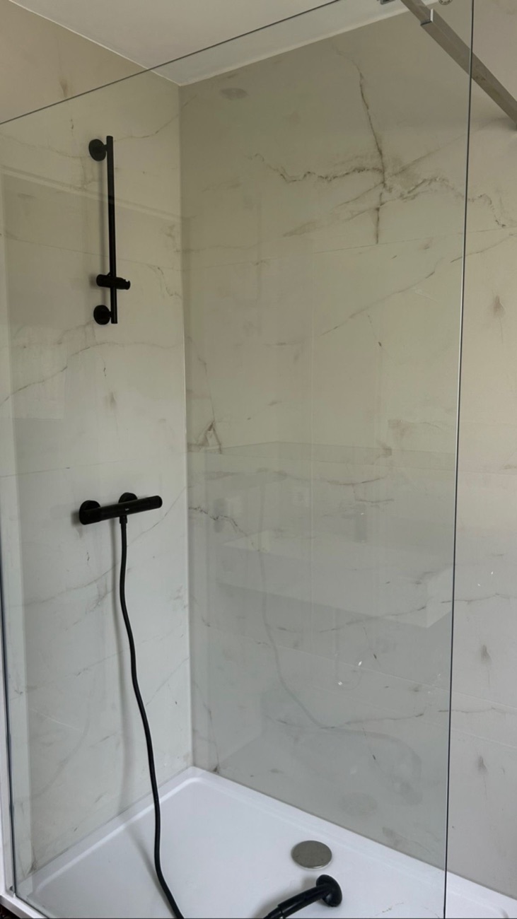 FH-Fliesenleger – fertig saniertes Bad