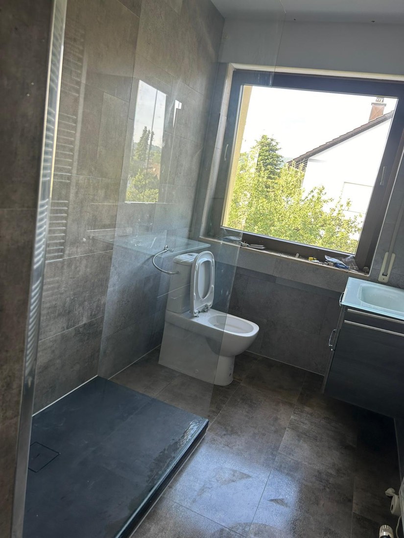 Bad in Beton-Optik fertig