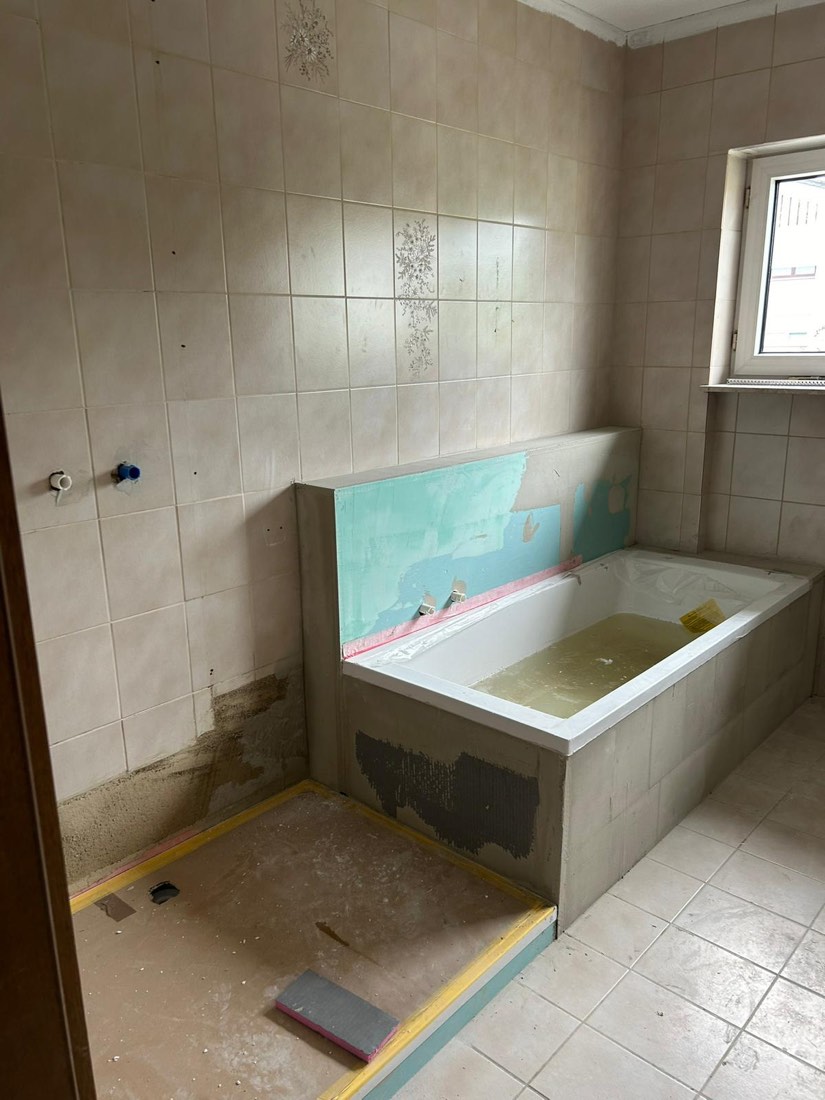 Bad mit Wanne vorher